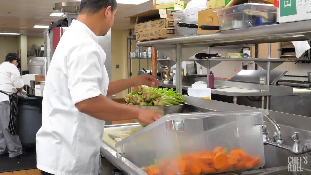 https://mercer.sirv.com/Video/cutlery-chefs-roll-ultimate-white.mp4?thumbnail=1280